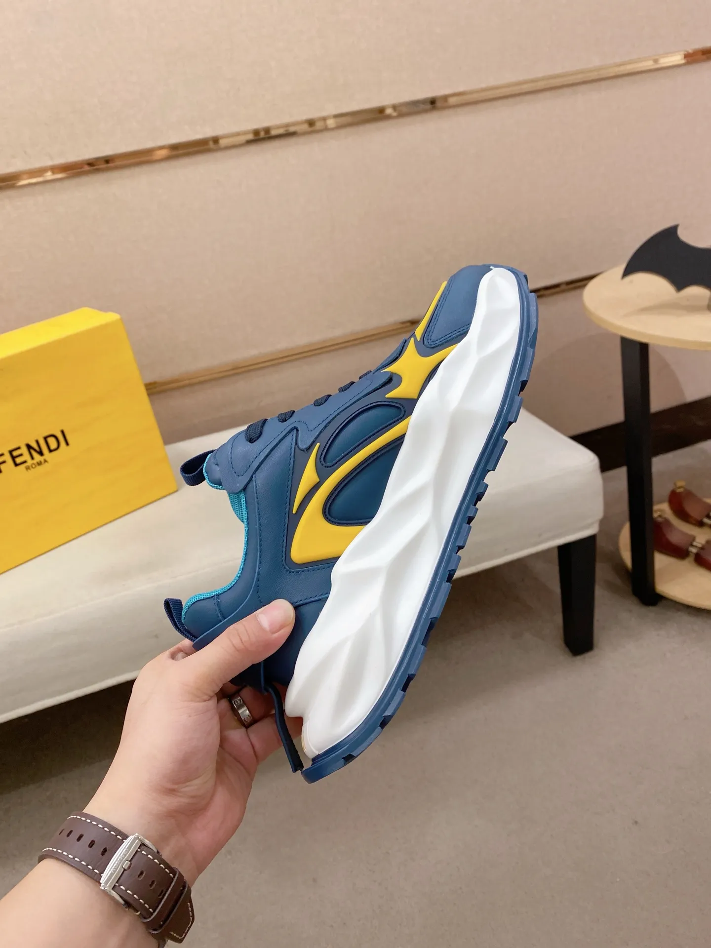 Factory price 580💰 FENDI new model (Fendi) official website 1:1 copy 👊🏻Upper 🇮🇹Imported cowhide🇩🇪Inside imported breathable mesh lining. The original outsole is molded to reflect the identity of every man, and the upper foot is elegant and stable🚶🏻🚶🏻The high-end custom counter original replica📯The shoe last remains unchanged regardless of wind and rain, and can withstand the verification of time🔍️,🔵 Size: 39-45. Can be customized 38-46 non-refundable and non-exchangeable!